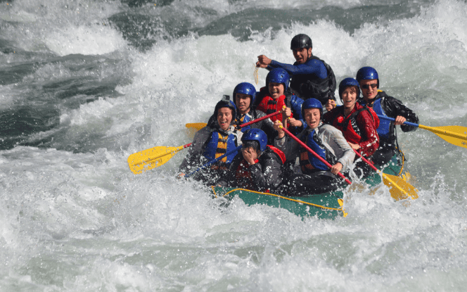 Family rafting on the Tara River