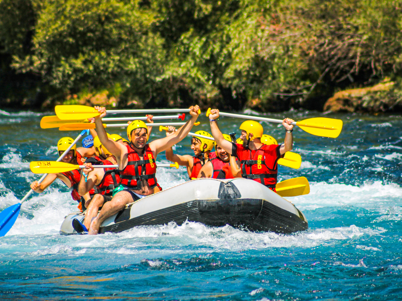 Rafting through the Tara canyon